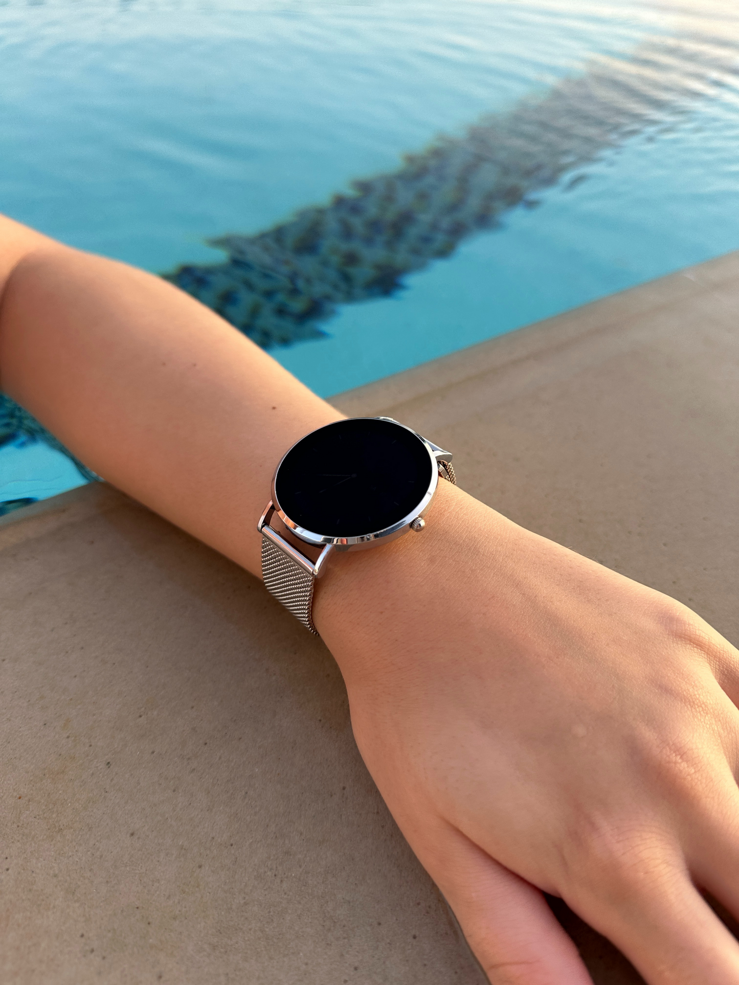 Phoebe – Women's Ultra-Thin Elegant Smartwatch