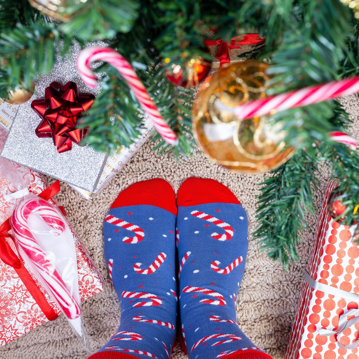 Andrea – Unisex Candy Cane Striped Socks