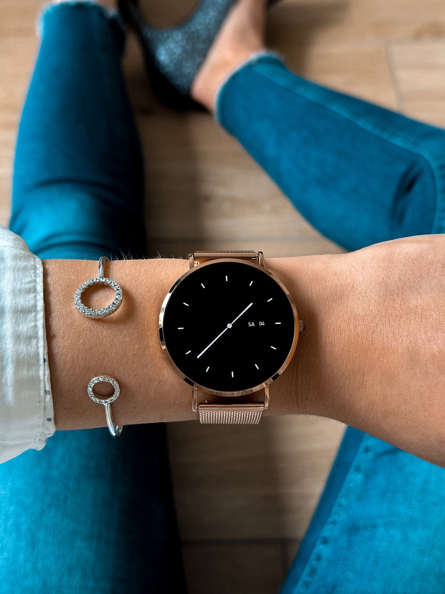 Phoebe – Women's Ultra-Thin Elegant Smartwatch