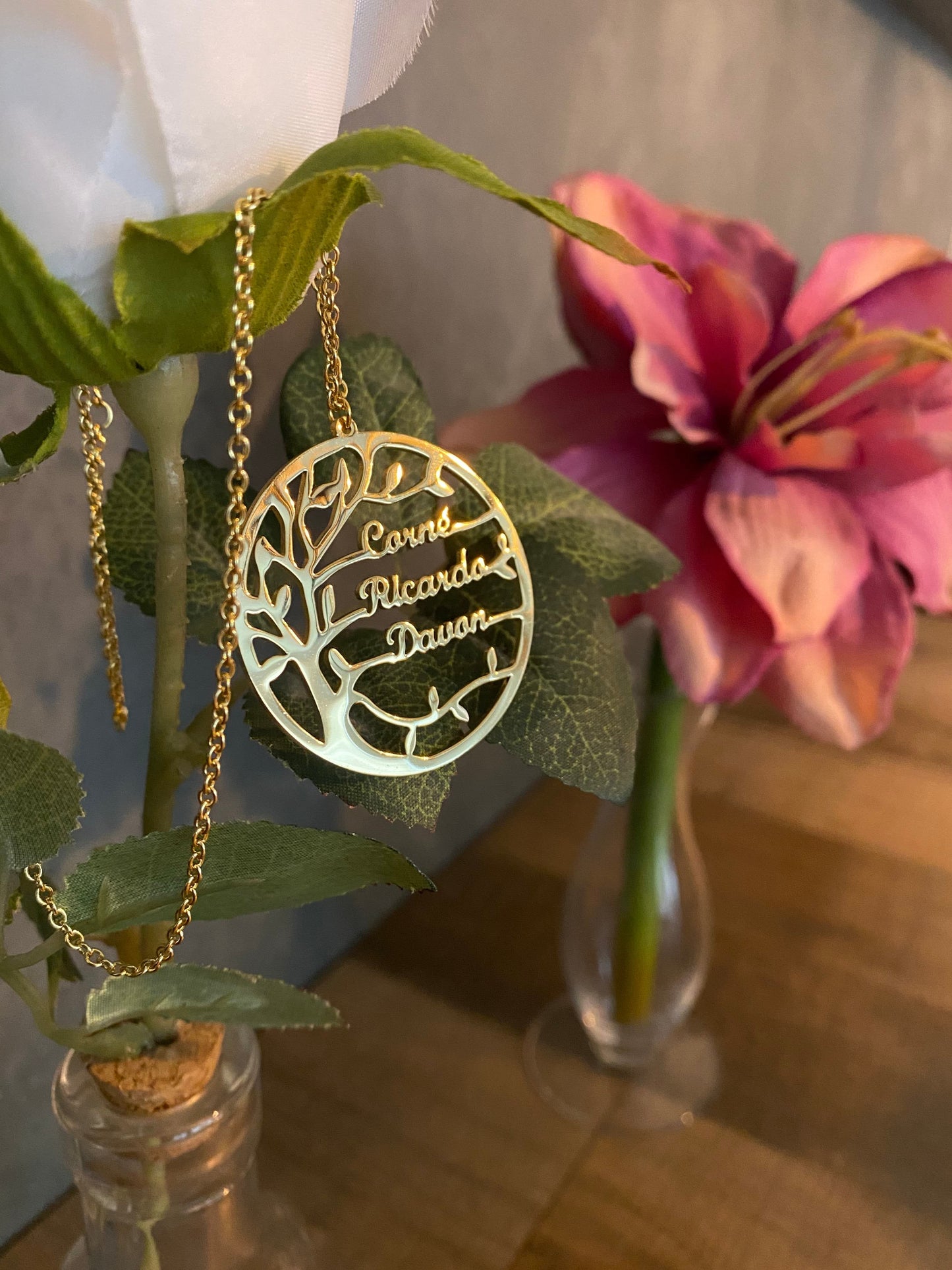 Marie – Family Tree Necklace with Engraving