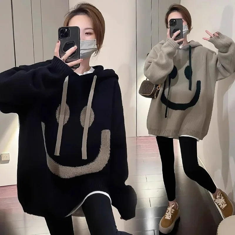 Megan – Women's Oversized Cozy Knit Hoodie with Bold Smiley Face Graphic